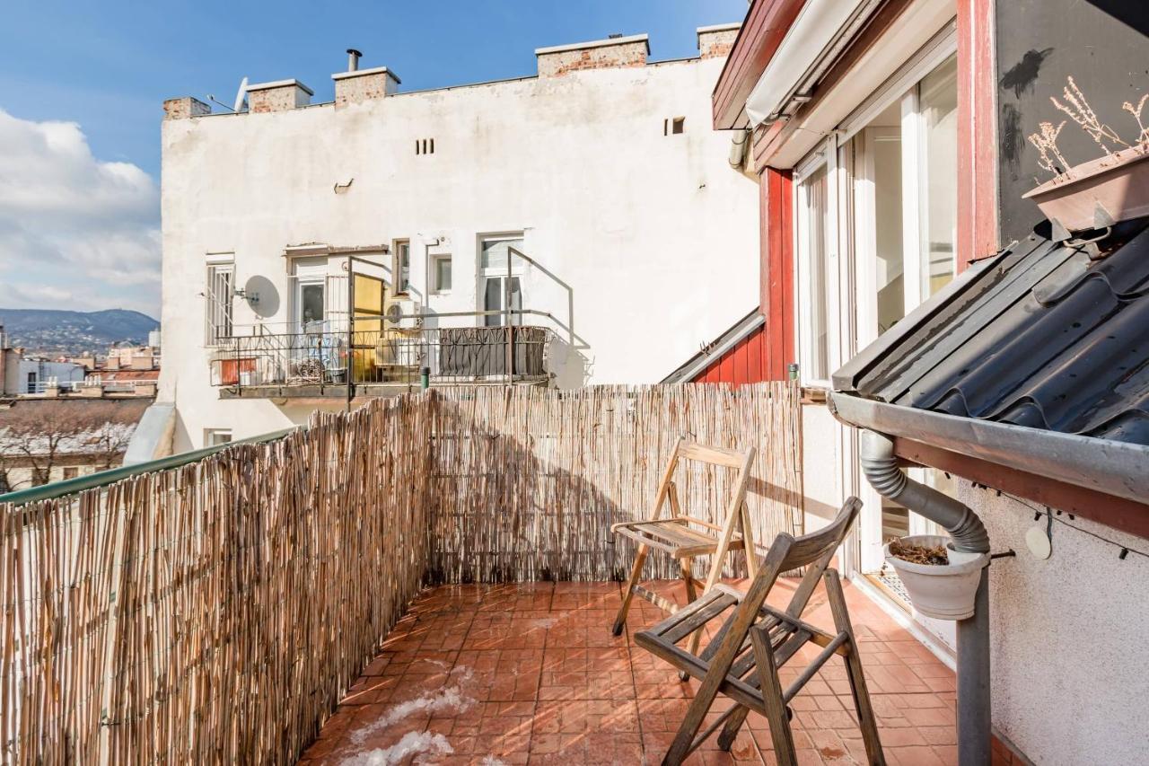 Relax Into Loft Living At A Light-Filled City Escape Budapest Extérieur photo