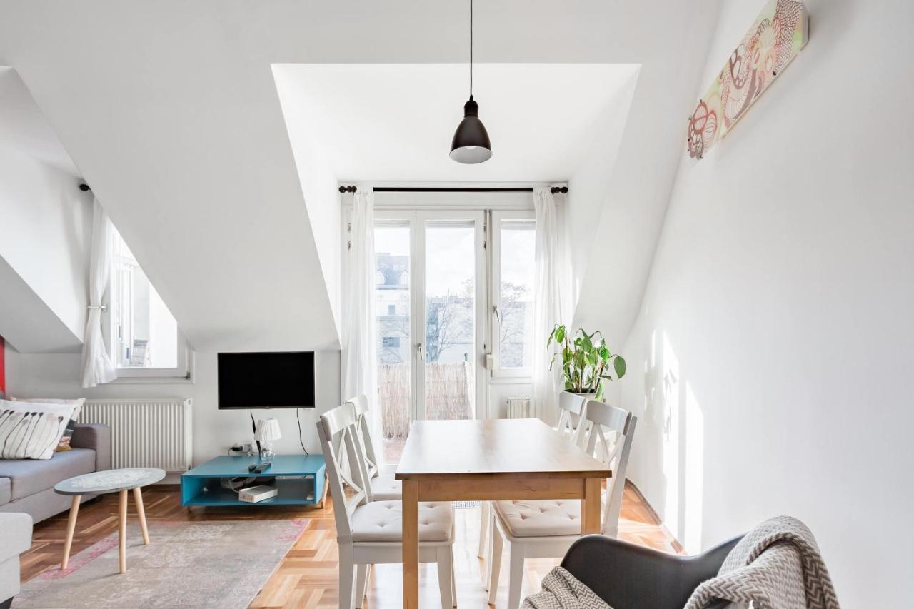 Relax Into Loft Living At A Light-Filled City Escape Budapest Extérieur photo