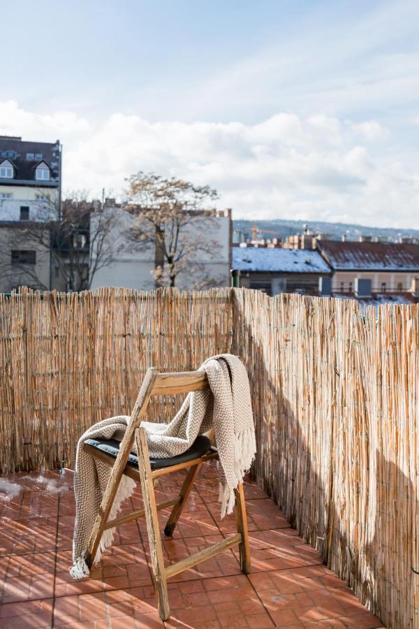 Relax Into Loft Living At A Light-Filled City Escape Budapest Extérieur photo