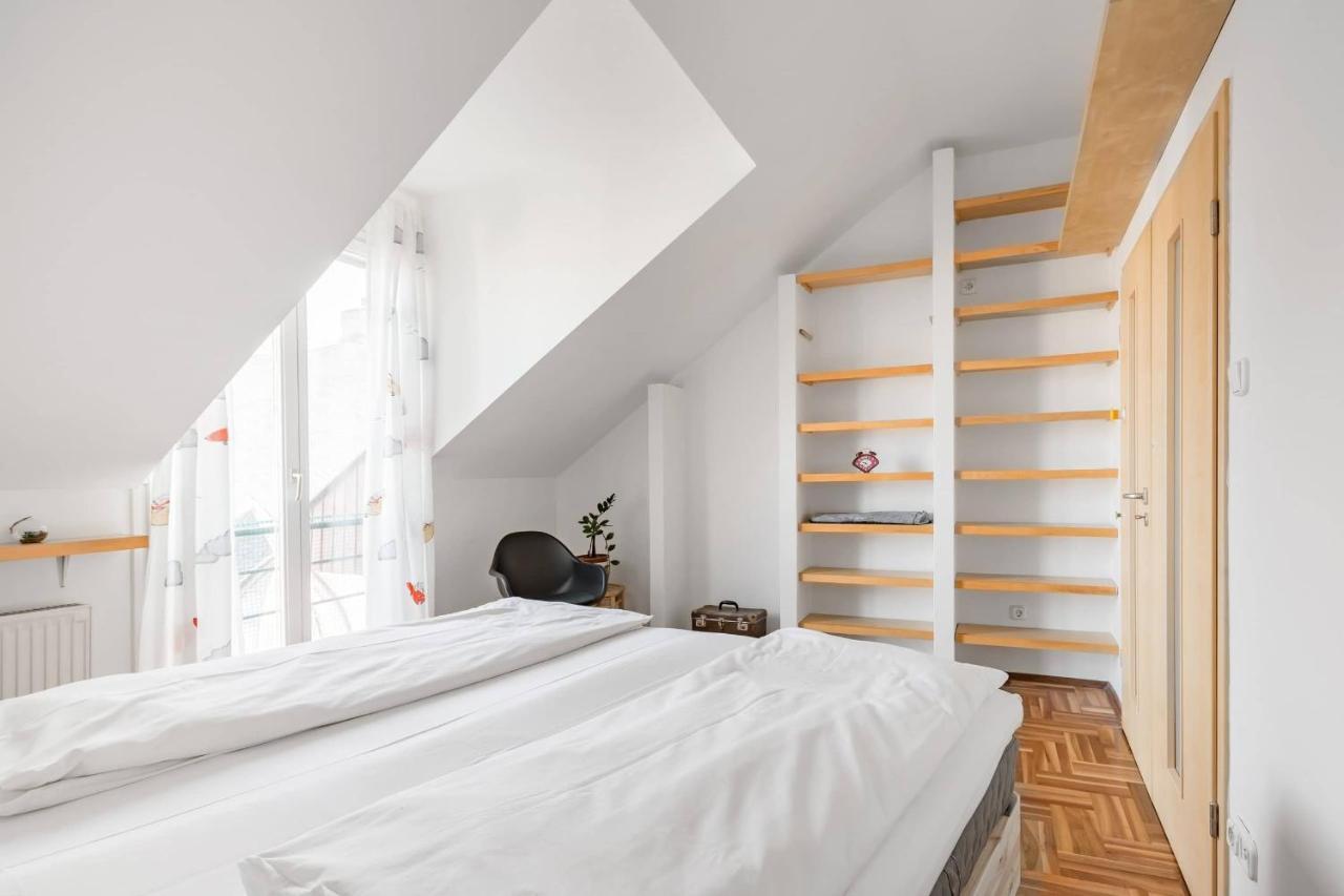 Relax Into Loft Living At A Light-Filled City Escape Budapest Extérieur photo