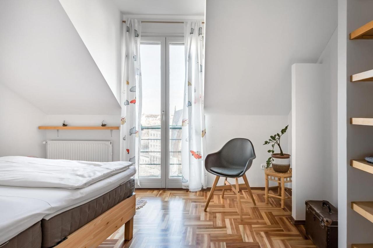 Relax Into Loft Living At A Light-Filled City Escape Budapest Extérieur photo