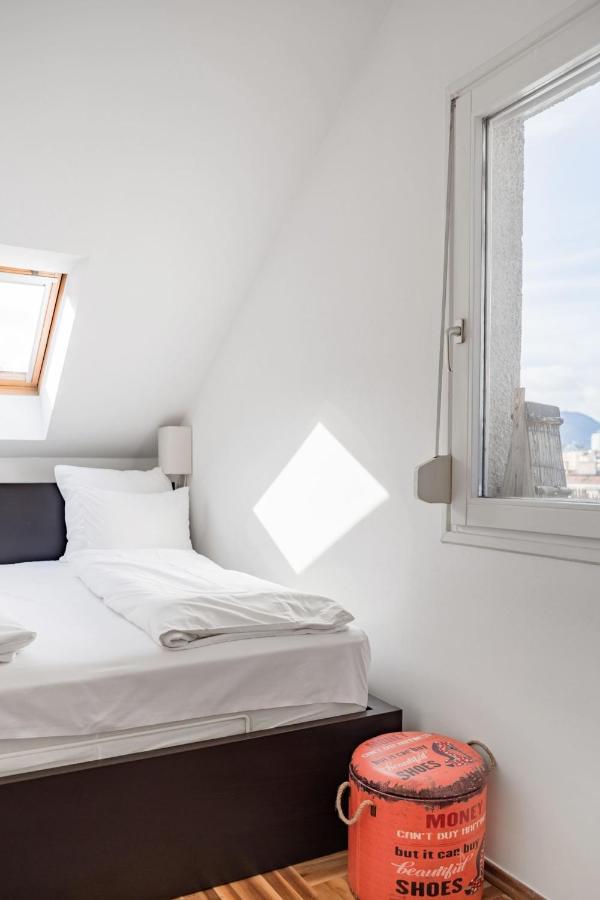 Relax Into Loft Living At A Light-Filled City Escape Budapest Extérieur photo