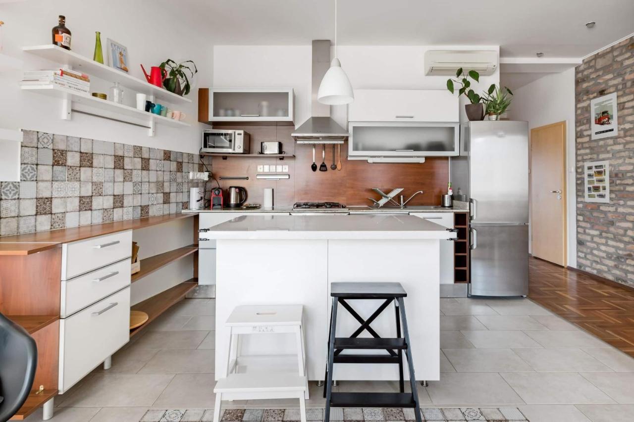 Relax Into Loft Living At A Light-Filled City Escape Budapest Extérieur photo